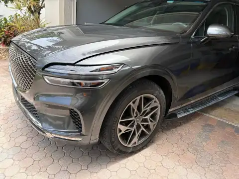Luxury SUV after refinishing